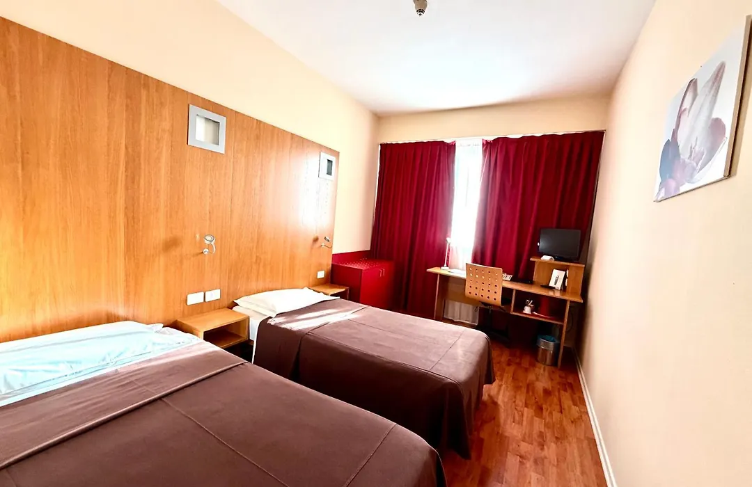Executive Hotel-1